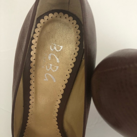$10 SALE! BCBG Chocolate Brown Heels 👠 Sz 8 - Picture 4 of 7